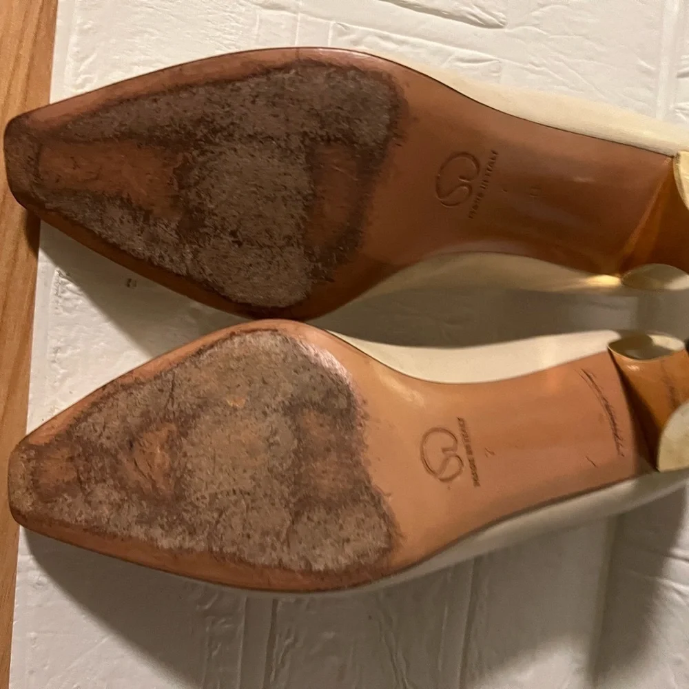 St. John beige classic heels 7B minimal